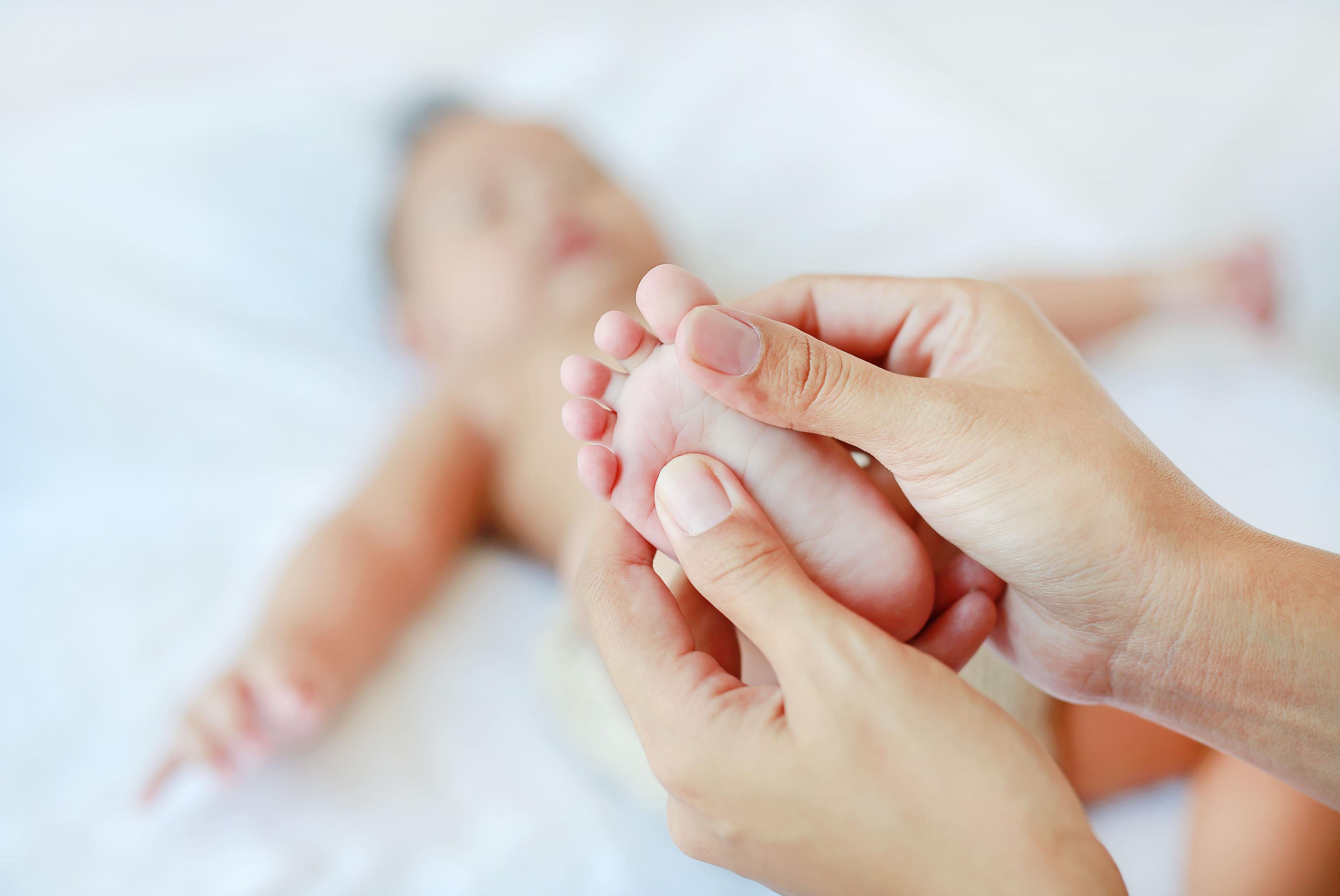 A Guide to Massaging Your Little One