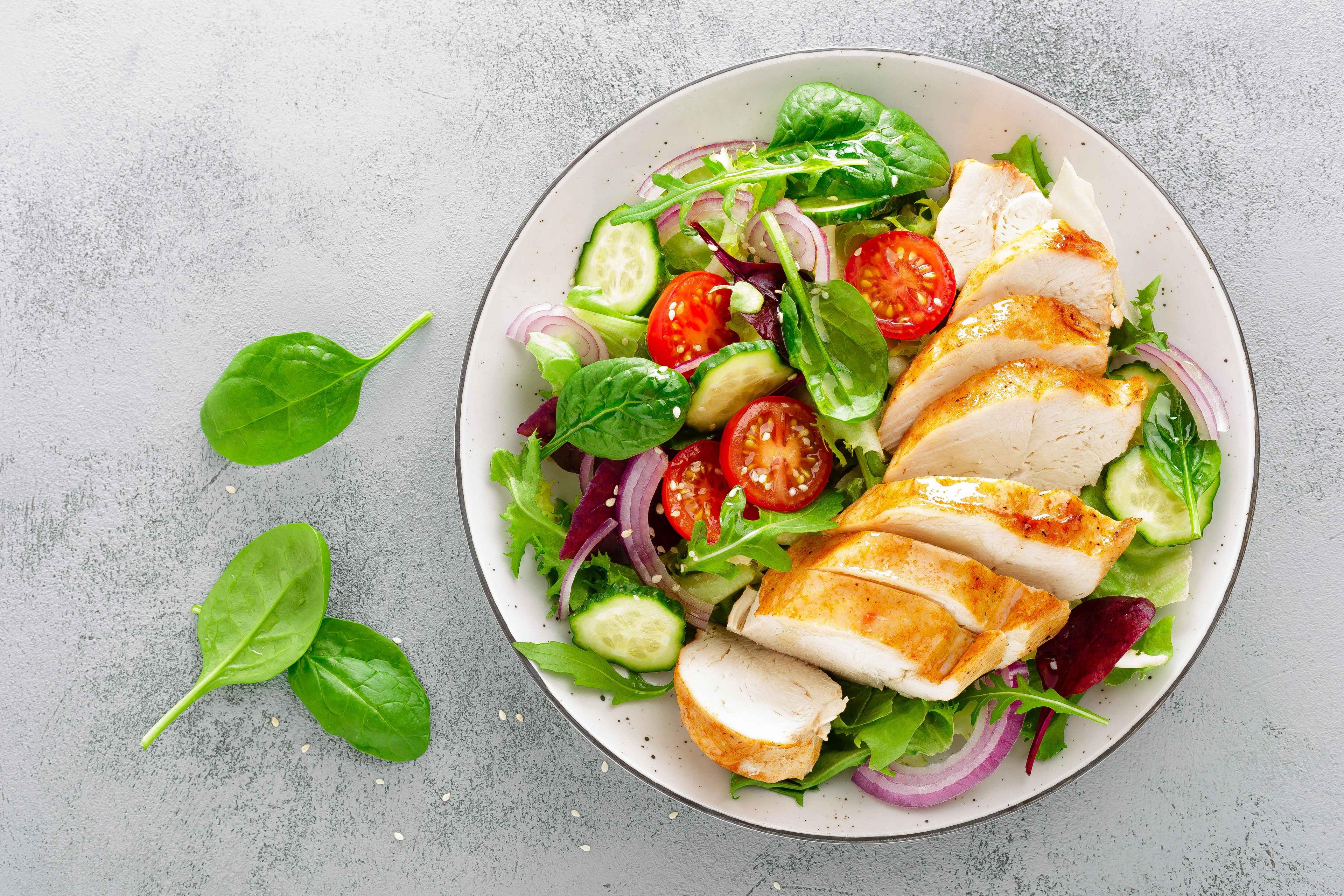6 Recipes of Healthy Salads for Breastfeeding Moms