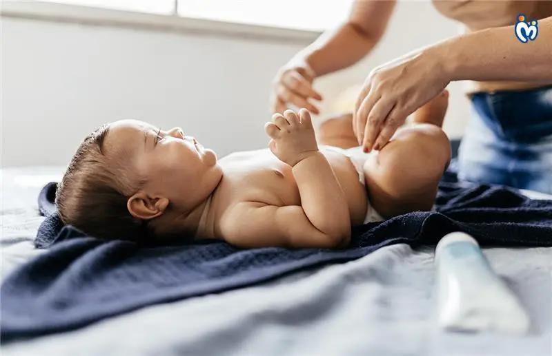 Tips to clean baby properly when changing a diaper